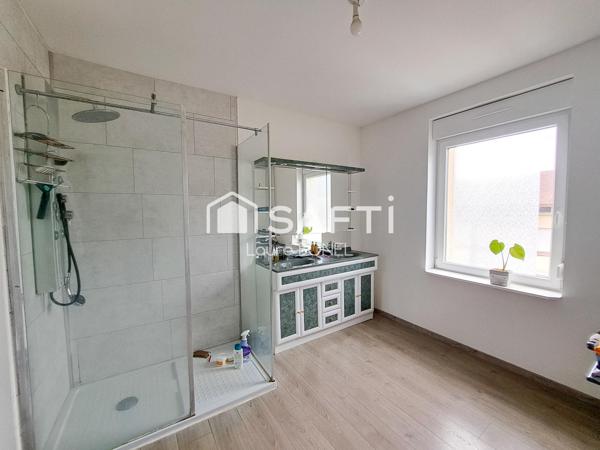 Maison de ville indépendante avec beau jardin