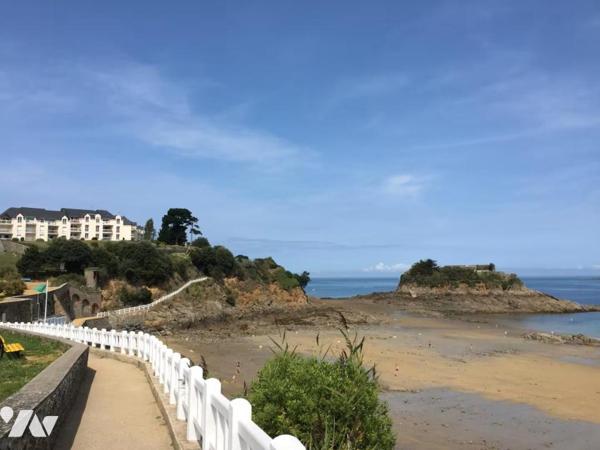 SAINT-QUAY-PORTRIEUX - SPACIEUX APPARTEMENT AVEC VUE MER IMPRENABLE