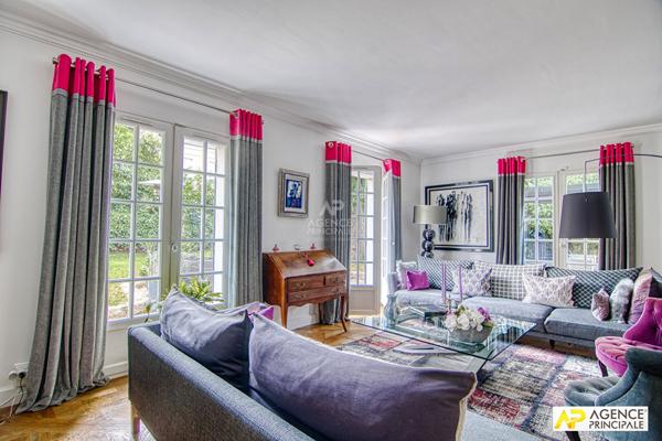 Versailles Saint-Louis Maison 7 pièces 271 m² au sol sur parcelle d'environ 600 m² avec sous-sol total et garage 4 véhicules €1 950 000 ** - Référence 26615