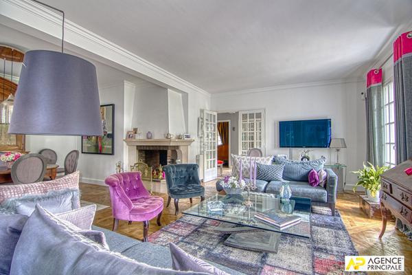 Versailles Saint-Louis Maison 7 pièces 271 m² au sol sur parcelle d'environ 600 m² avec sous-sol total et garage 4 véhicules €1 950 000 ** - Référence 26615