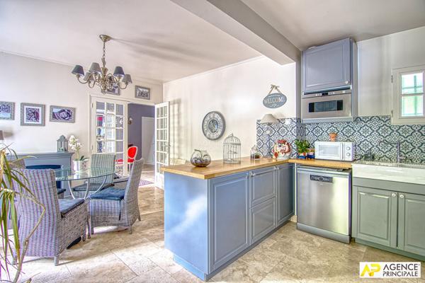 Versailles Saint-Louis Maison 7 pièces 271 m² au sol sur parcelle d'environ 600 m² avec sous-sol total et garage 4 véhicules €1 950 000 ** - Référence 26615