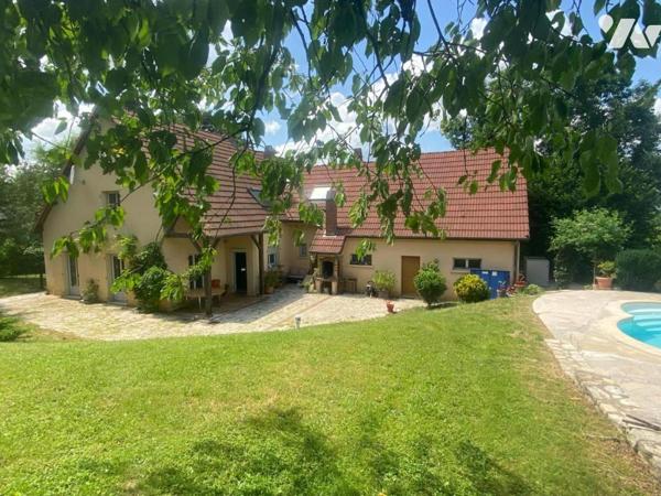 GY (70) - MAISON SPACIEUSE de 227 m²  et SES ANNEXES édifiée sur plus de 47 ares 