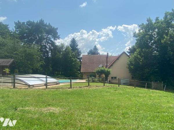 GY (70) - MAISON SPACIEUSE de 227 m²  et SES ANNEXES édifiée sur plus de 47 ares 