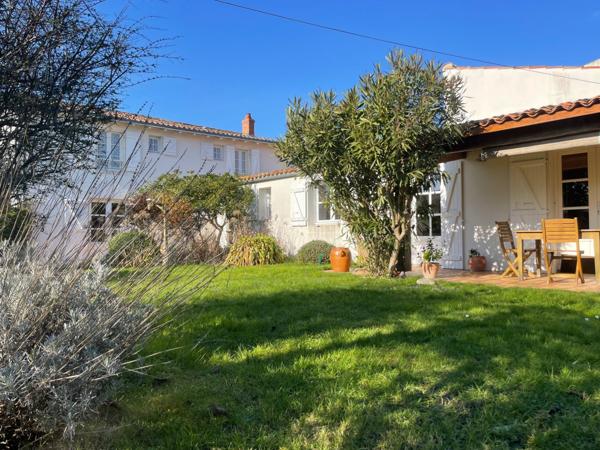 Vente Maison Nieul sur mer 995 000 € HAI - 230 m2 - Réf. VM1162-TERREETMER17_