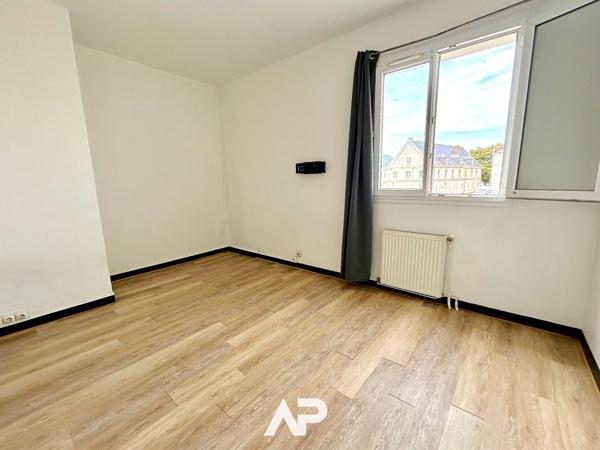 Vue sur les Quais - T2 - ascenseur 229 000 € ** - Référence MR627ED3-31