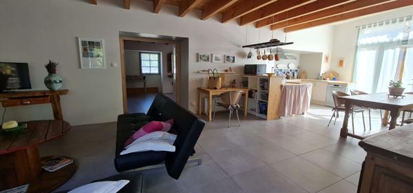 Maison entièrement reconstruite - terrasse, jardin, parking - séparable en deux - accès rivière Vals-les-Bains (07600)