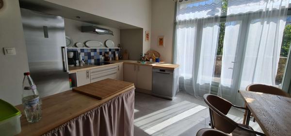 Maison entièrement reconstruite - terrasse, jardin, parking - séparable en deux - accès rivière Vals-les-Bains (07600)