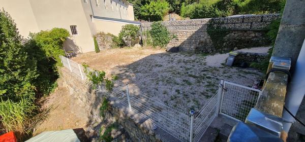 Maison entièrement reconstruite - terrasse, jardin, parking - séparable en deux - accès rivière Vals-les-Bains (07600)