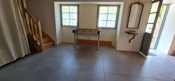 Maison entièrement reconstruite - terrasse, jardin, parking - séparable en deux - accès rivière Vals-les-Bains (07600)