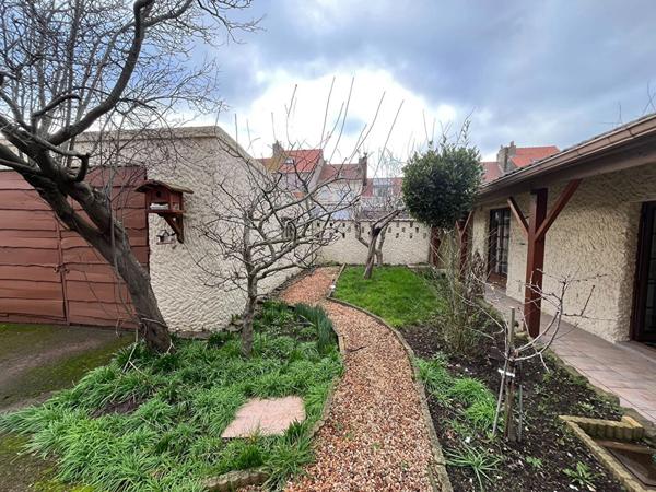 Maison individuelle à Calais de plain-pied, 3 chambres, jardin, garage