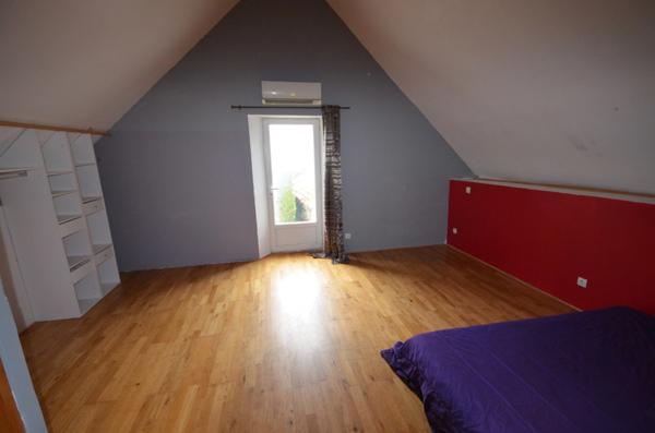 Proche de MONTMIRAIL (51) à vendre Maison en pierre de 5 pièces avec belles dépendances