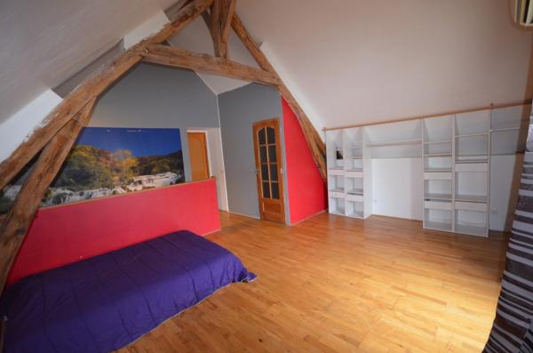 Proche de MONTMIRAIL (51) à vendre Maison en pierre de 5 pièces avec belles dépendances