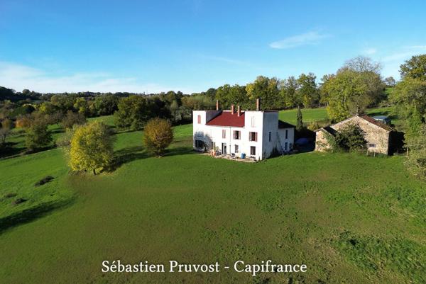 Dpt Dordogne (24), à vendre proche de THIVIERS propriete rurale P12 de 315 m² - Terrain de 50000 m²-Grange 120m2