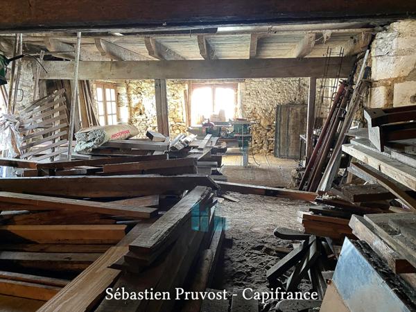 Dpt Dordogne (24), à vendre proche de THIVIERS propriete rurale P12 de 315 m² - Terrain de 50000 m²-Grange 120m2