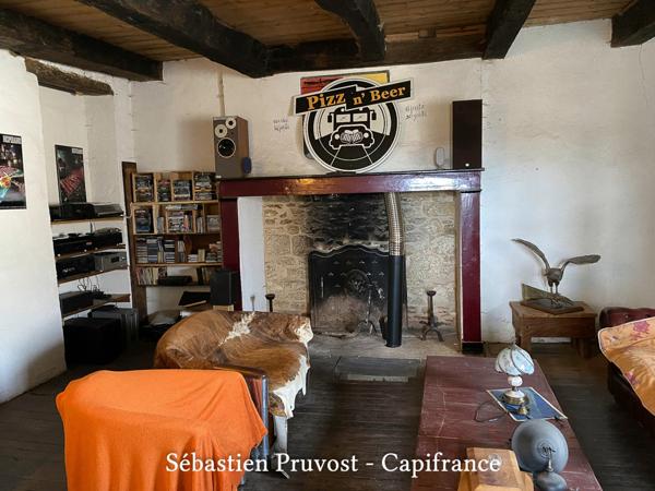 Dpt Dordogne (24), à vendre proche de THIVIERS propriete rurale P12 de 315 m² - Terrain de 50000 m²-Grange 120m2