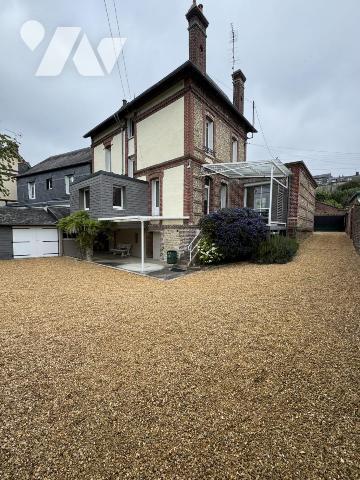 Maison bourgeoise 160m², 4/5 chambres Parc de 1.200m²