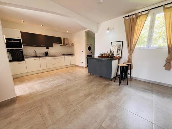 À VENDRE – SAINT-FRANÇOIS – MAISON 4 CHAMBRES AVEC PISCINE – INVESTISSEMENT LOCATIF