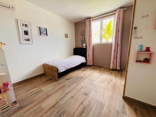 À VENDRE – SAINT-FRANÇOIS – MAISON 4 CHAMBRES AVEC PISCINE – INVESTISSEMENT LOCATIF