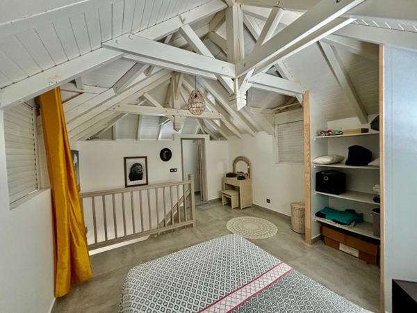 À VENDRE – SAINT-FRANÇOIS – MAISON 4 CHAMBRES AVEC PISCINE – INVESTISSEMENT LOCATIF