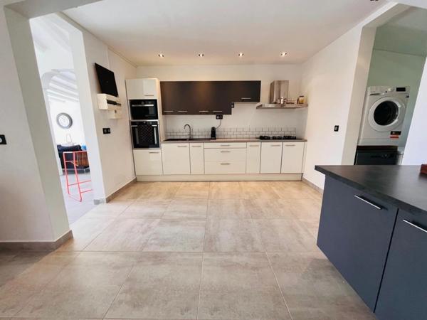 À VENDRE – SAINT-FRANÇOIS – MAISON 4 CHAMBRES AVEC PISCINE – INVESTISSEMENT LOCATIF
