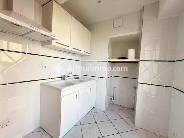 Location                                                      Appartement
                        
                     4 pièces                      63 m2                     à Mussidan
