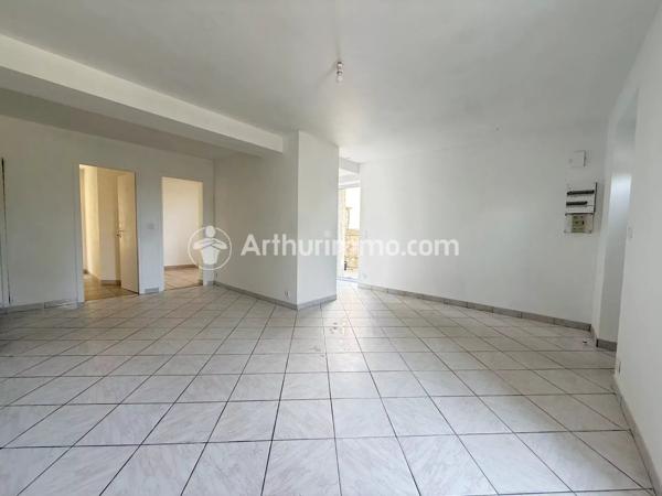 Location                                                      Appartement
                        
                     4 pièces                      63 m2                     à Mussidan