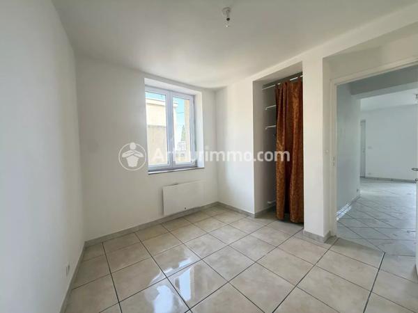 Location                                                      Appartement
                        
                     4 pièces                      63 m2                     à Mussidan