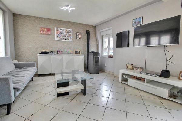 Maison en centre ville avec jardin, terrasse et places de parkings privatives