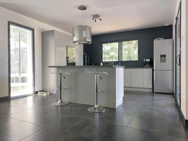 Maison à vendre 5 pièces MONTAUBAN (82), le FAU 150m² de plain pied avec 4 chambres, double garage, jardin clotutré et piscine chauffée