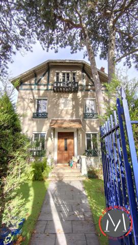 Belle maison Familiale de 250 m² avec 968m² de terrain -  Avenue ESQUIROL