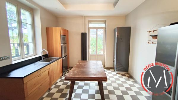Belle maison Familiale de 250 m² avec 968m² de terrain -  Avenue ESQUIROL