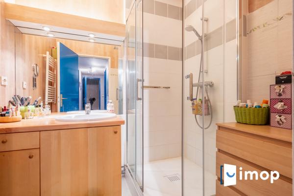 200m métro Hoche - T3 lumineux avec parkings + cave