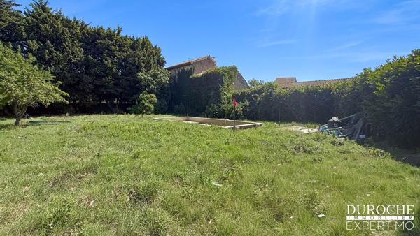 Terrain à bâtir viabilisé de 552 m² à Caderousse – Libre constructeur, fond d’impasse