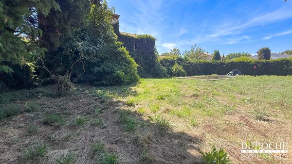 Terrain à bâtir viabilisé de 552 m² à Caderousse – Libre constructeur, fond d’impasse