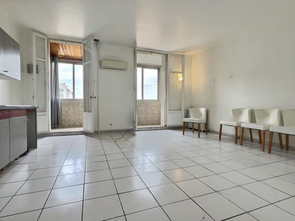Marseille (13002) Studio 35 m² – Dernier étage avec vue mer