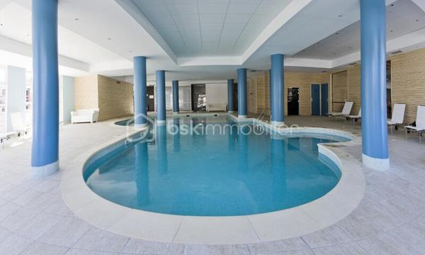VALERIE LARRIER vous propose ce T2  offrant 4 couchages, idéal pour vos séjours à la montagne ! Situé dans une résidence de standing avec piscine, hammam et ascenseur, cet appartement allie confort et praticité.

✨ Les atouts du bien :
✅ Grand coin montagne avec 2 lits simples (possibilité de le fermer)
✅ Belle pièce à vivre avec kitchenette équipée
✅ Salle de bains & WC séparés
✅ Terrasse pour profiter du cadre enchanteur
✅ VENDU AVEC PLACE DE PARKING INTERIEURE !!
✅ Départ et retour skis aux pieds

Emplacement idéal, parfait pour profiter pleinement des sports d’hiver et des activités estivales.

Les charges comprennent l'eau et l'électricité
Taxe foncière 660 €

Intéressés ? Contactez moi pour plus d’informations ou une visite !