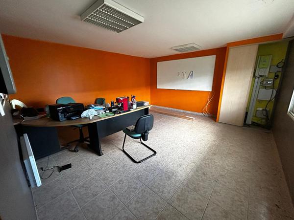 Local d'activité à Remoulins - 1444 m² de terrain dans une zone artisanale !