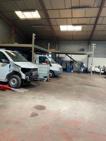 Bourgoin-Jallieu (38300) ENTREPOT 300m2 MEZZANINE 70m2 Terrain 600 m2