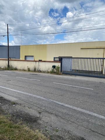 Bourgoin-Jallieu (38300) ENTREPOT 300m2 MEZZANINE 70m2 Terrain 600 m2