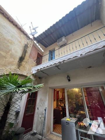 Spacieuse maison de ville avec cour intérieure et dépendance