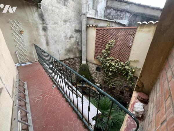 Spacieuse maison de ville avec cour intérieure et dépendance