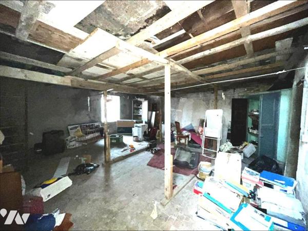 Spacieuse maison de ville avec cour intérieure et dépendance