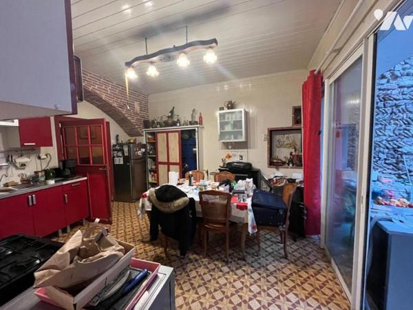 Spacieuse maison de ville avec cour intérieure et dépendance