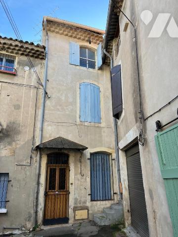 Spacieuse maison de ville avec cour intérieure et dépendance