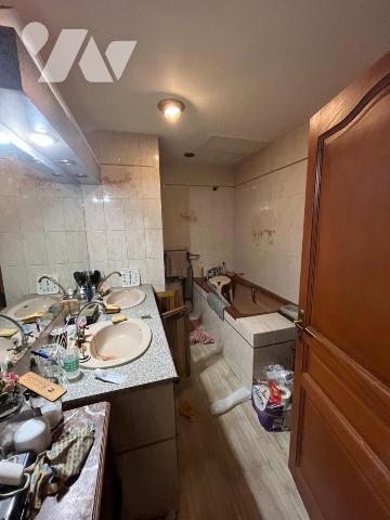 Spacieuse maison de ville avec cour intérieure et dépendance