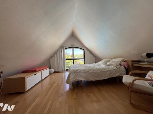 MAISON D'ARCHITECTE AVEC PISCINE - PLEUVEN