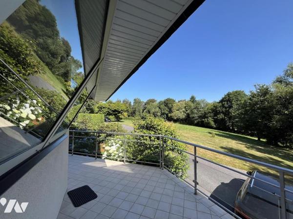 MAISON D'ARCHITECTE AVEC PISCINE - PLEUVEN