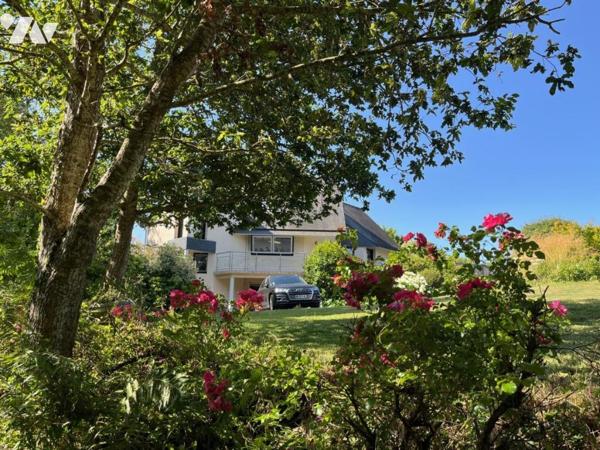 MAISON D'ARCHITECTE AVEC PISCINE - PLEUVEN