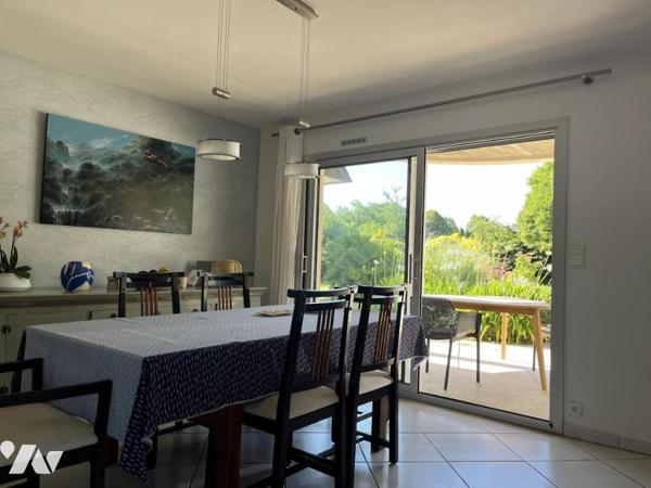 MAISON D'ARCHITECTE AVEC PISCINE - PLEUVEN