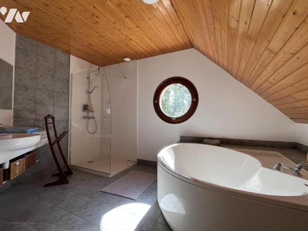 MAISON D'ARCHITECTE AVEC PISCINE - PLEUVEN